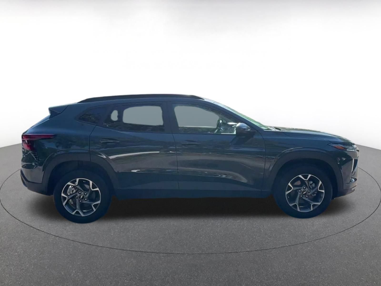 Used 2025 Chevrolet Trax LT FWD image 15