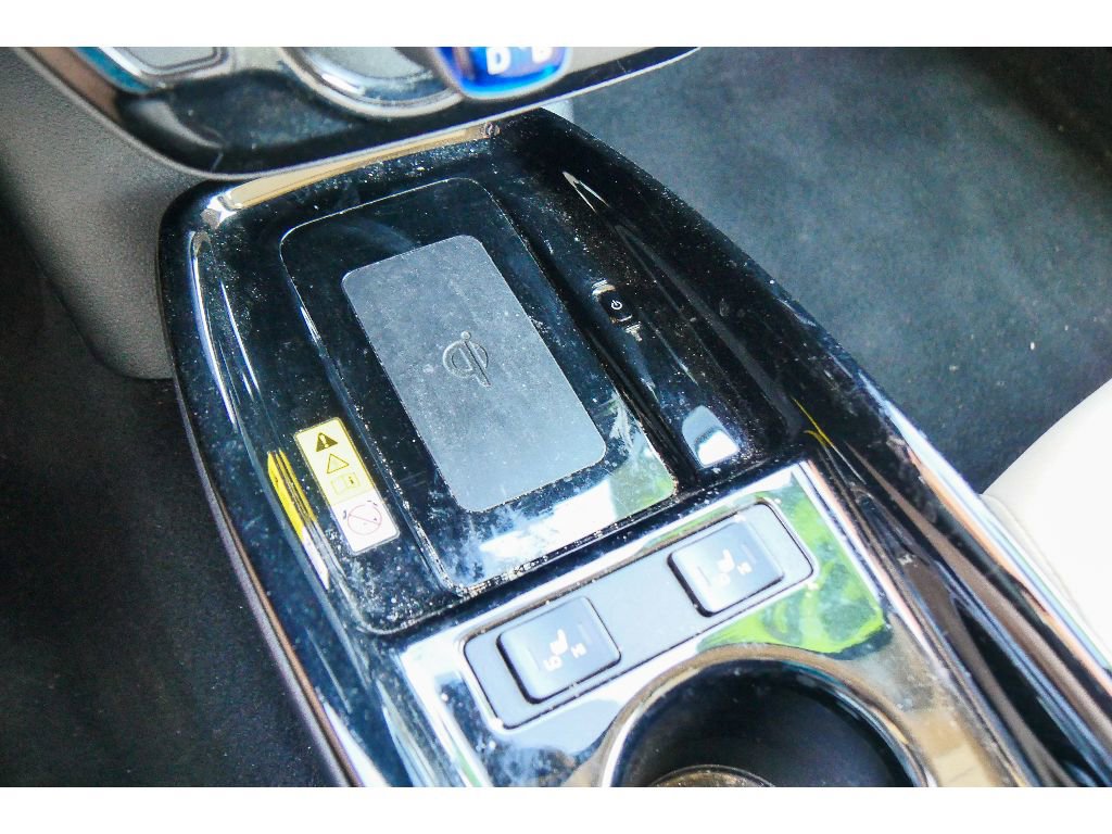 Used 2020 Toyota Prius XLE AWD/4WD image 21