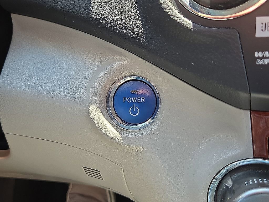 Used 2012 Toyota Highlander Limited AWD/4WD image 33