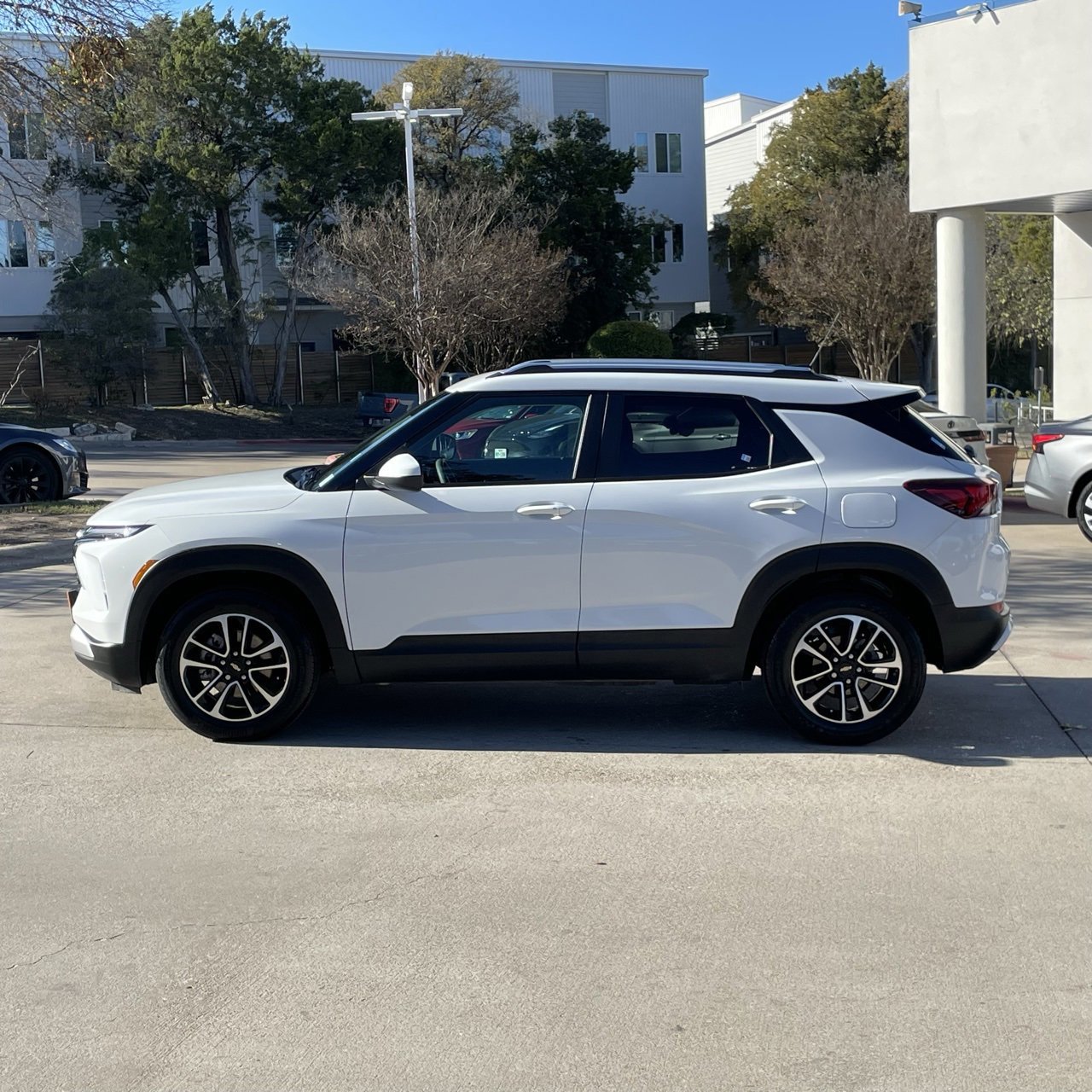 Used 2025 Chevrolet TrailBlazer LT image 3