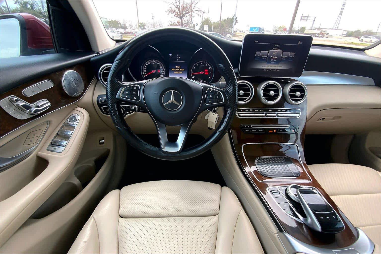 Used 2017 Mercedes-Benz GLC 300 4MATIC image 6