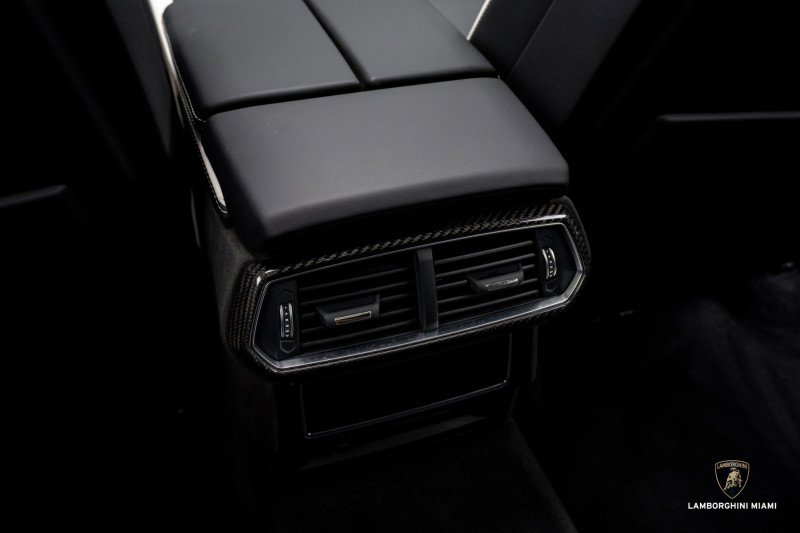 Used 2025 Lamborghini Urus SE image 50