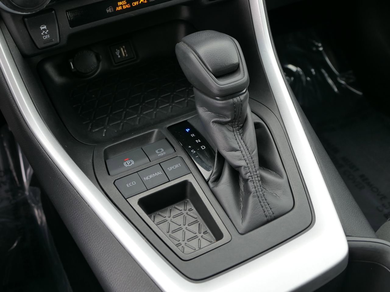 Used 2024 Toyota RAV4 LE image 22