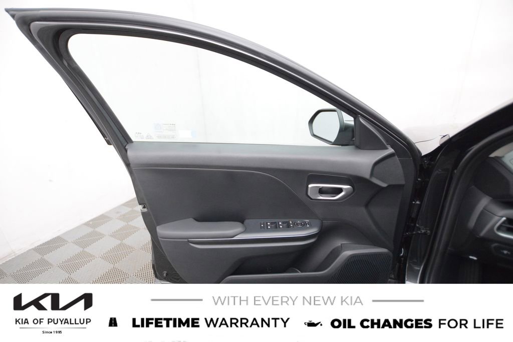 New 2026 Kia K4 LXS image 9