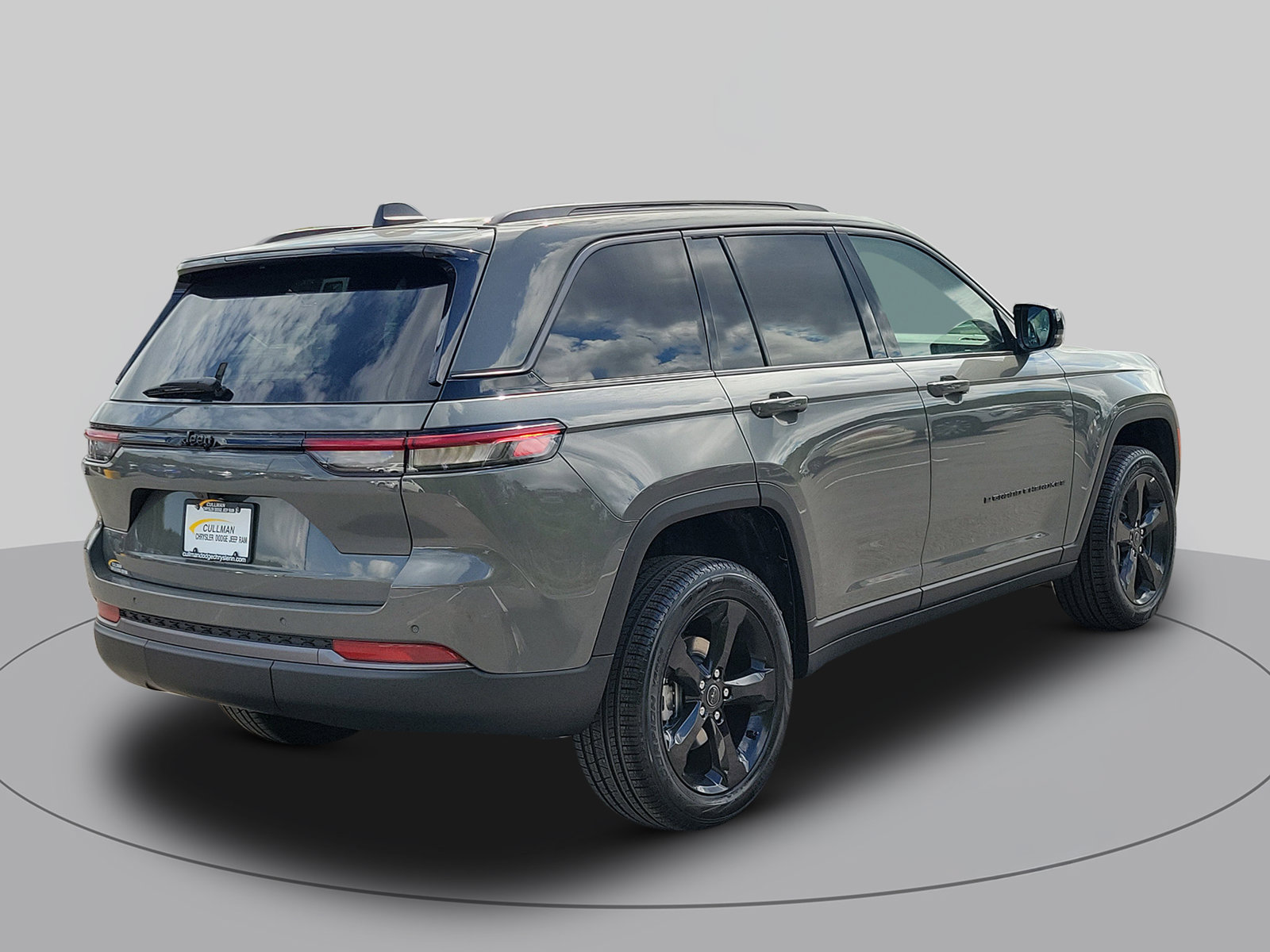 New 2027 Jeep Grand Cherokee Limited RWD image 3