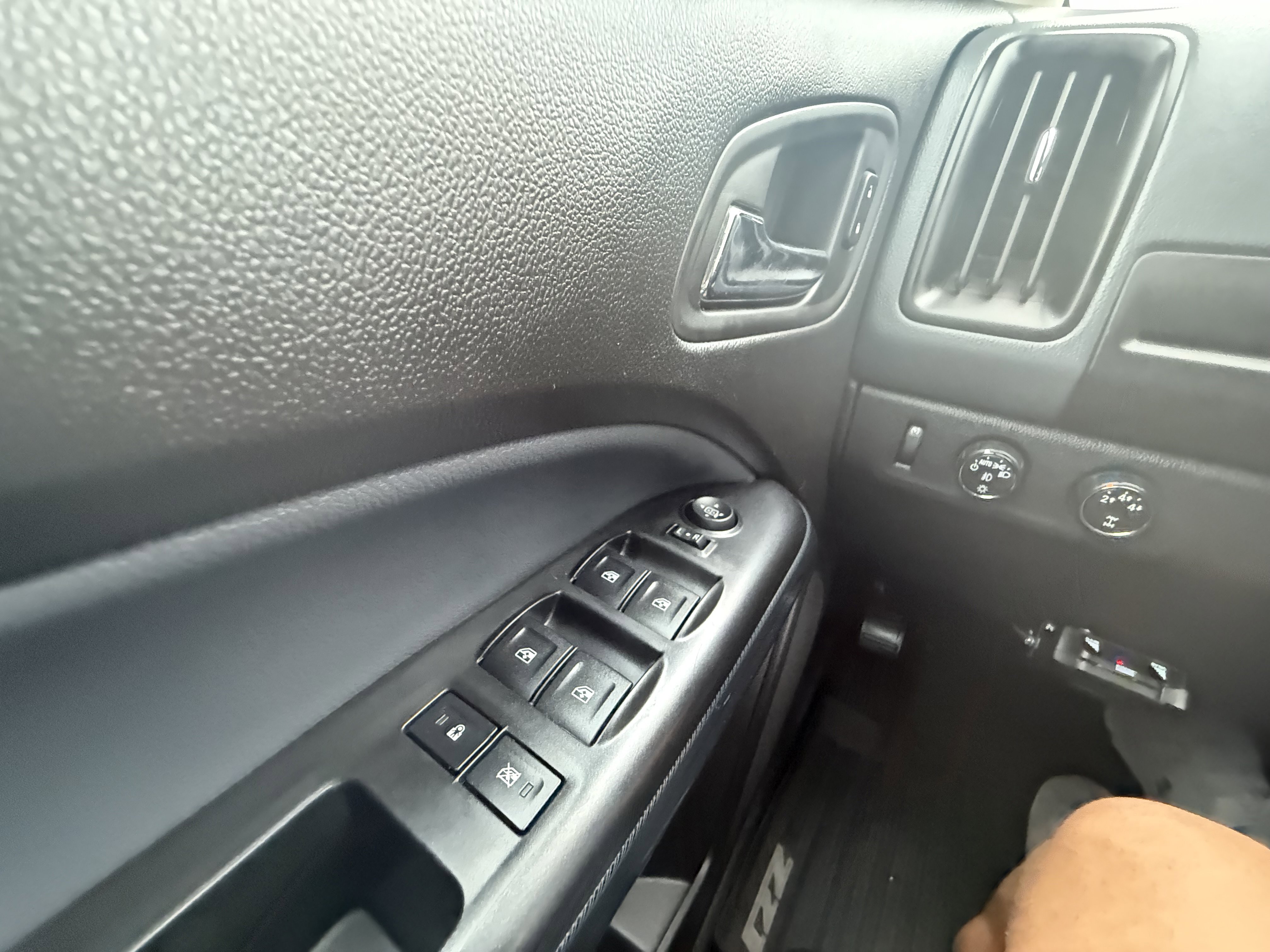 Used 2015 Chevrolet Colorado Z71 w/ Trail Boss Edition image 28