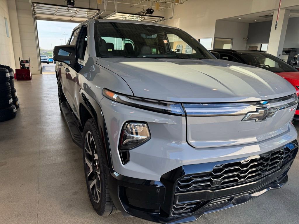 Used 2025 Chevrolet Silverado EV RST image 2