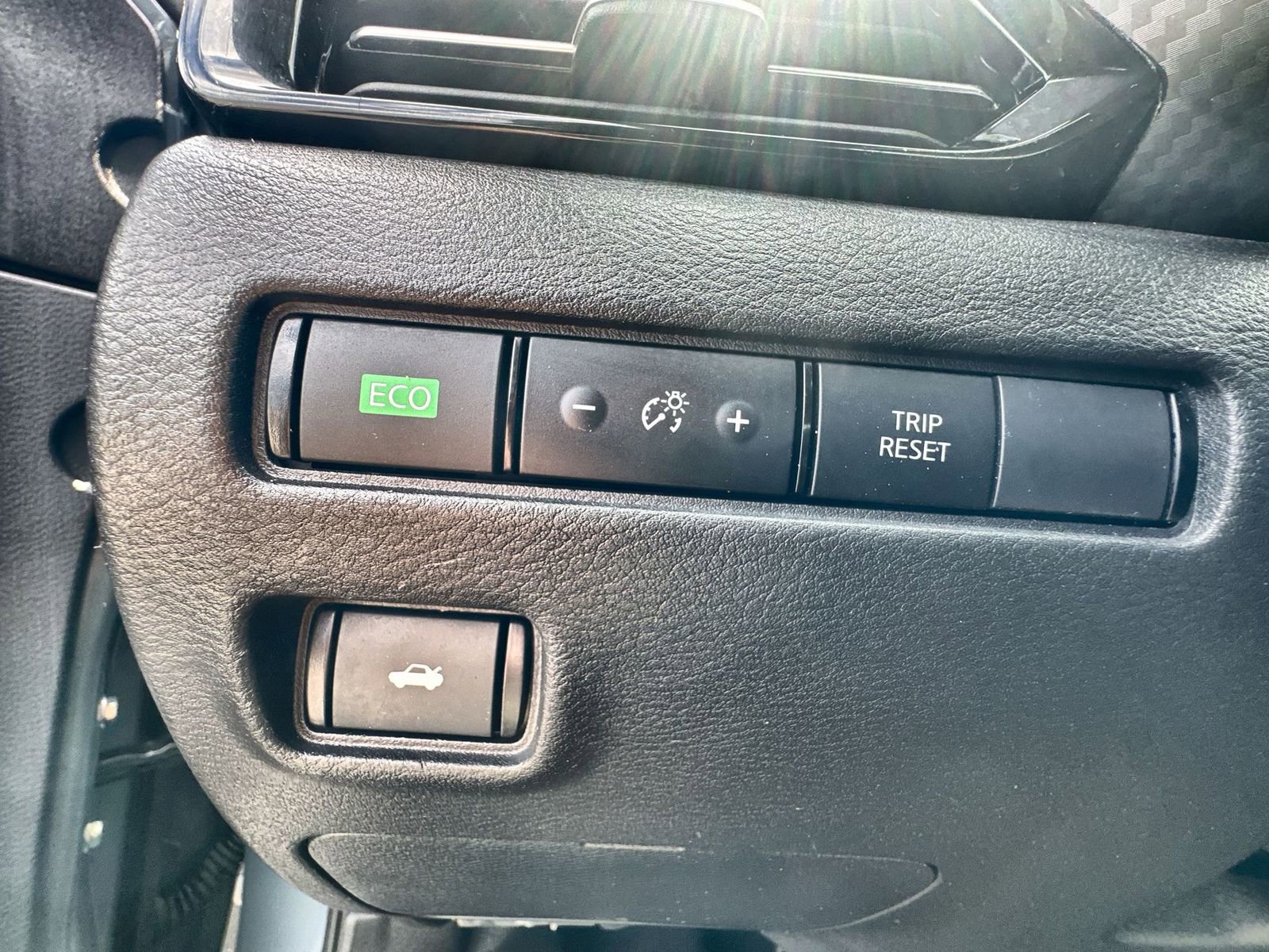 Used 2025 Nissan Sentra SR FWD image 17
