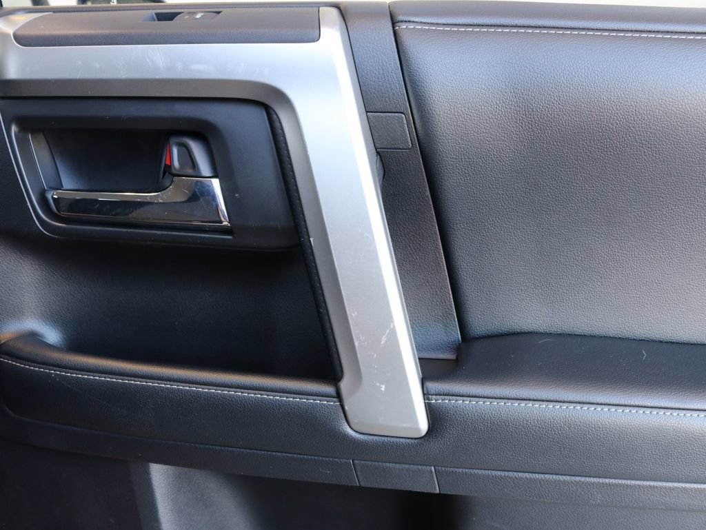 Used 2019 Toyota 4Runner SR5 AWD/4WD image 33