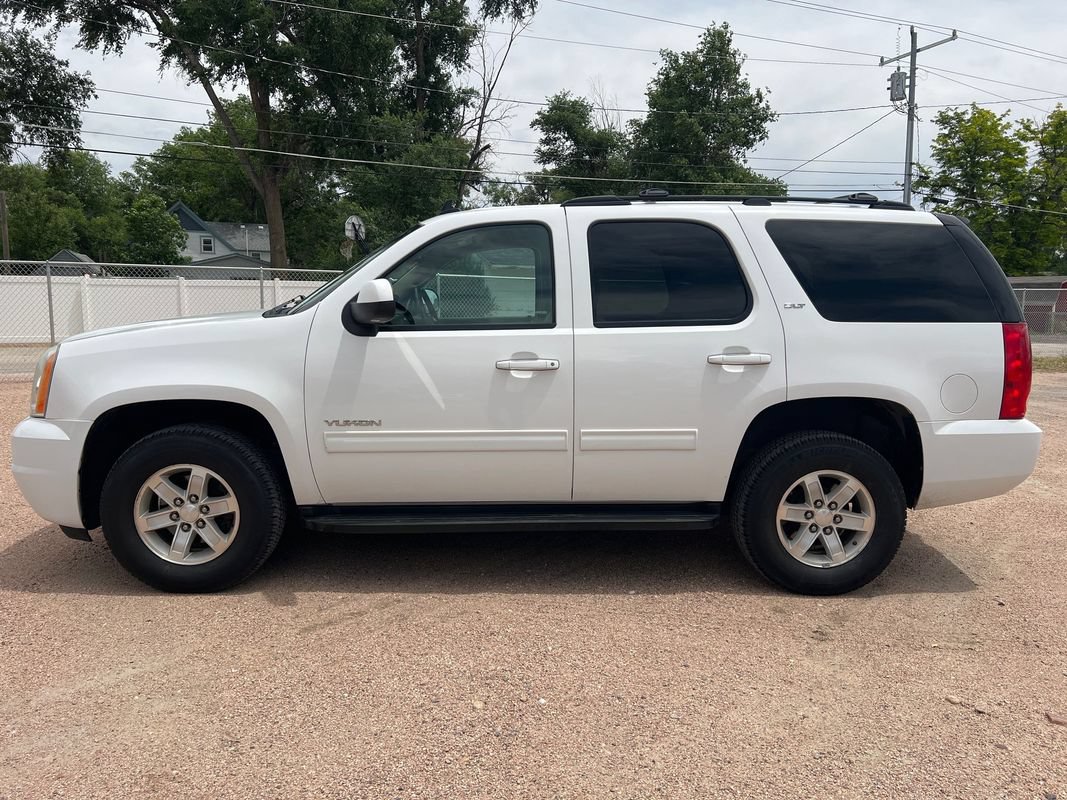 Used 2013 GMC Yukon SLT w/ SLT-2 Equipment Package AWD/4WD image 4
