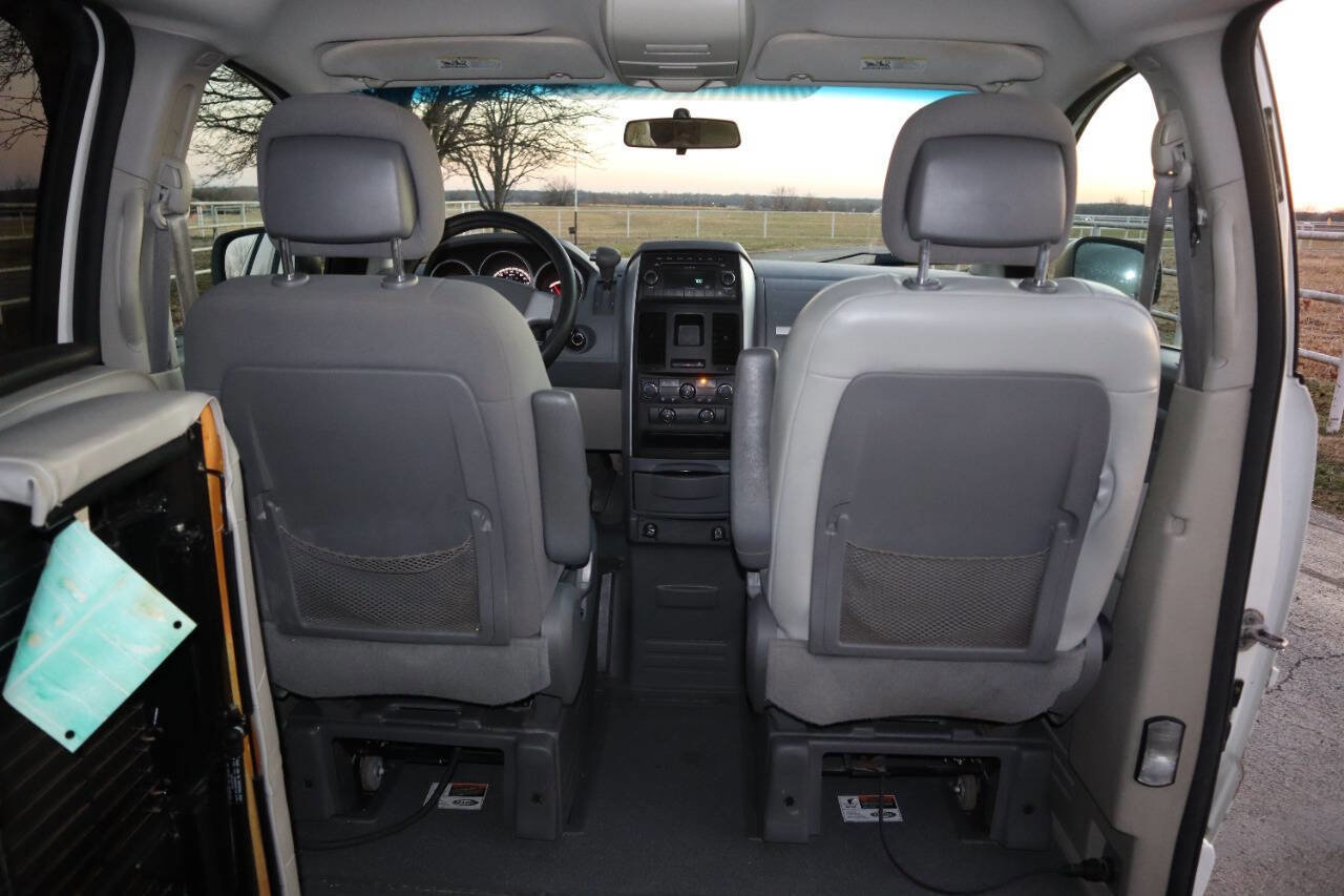 Used 2010 Dodge Grand Caravan SE w/ Climate Group image 29