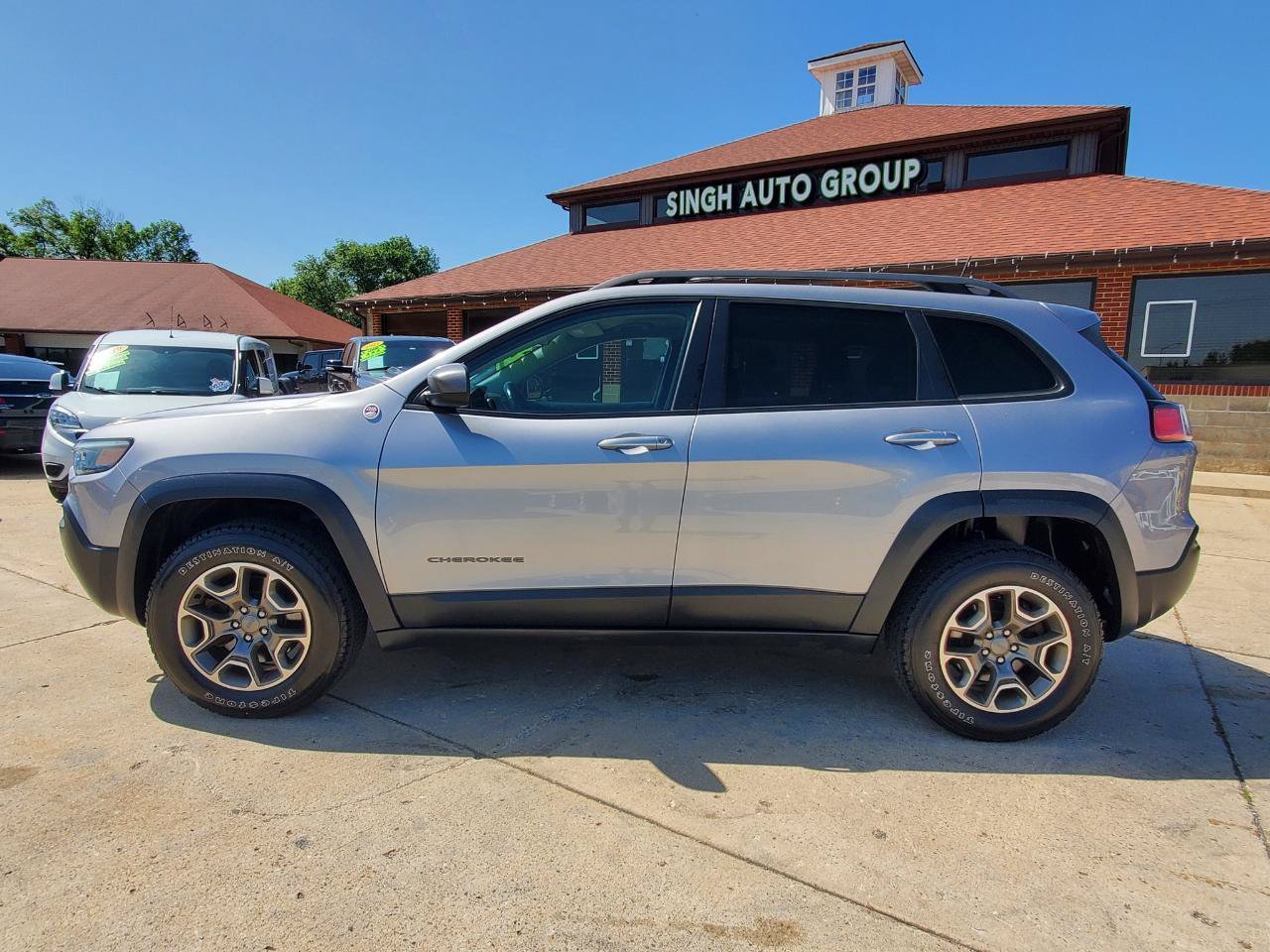 Used 2020 Jeep Cherokee Trailhawk AWD/4WD image 4
