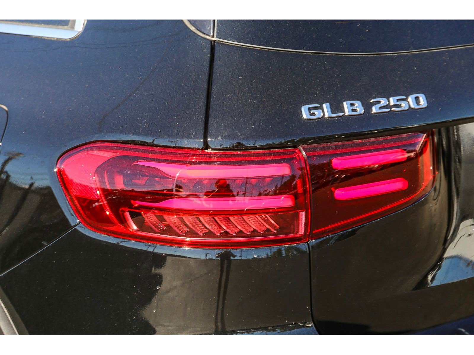 Used 2024 Mercedes-Benz GLB 250 4MATIC image 9