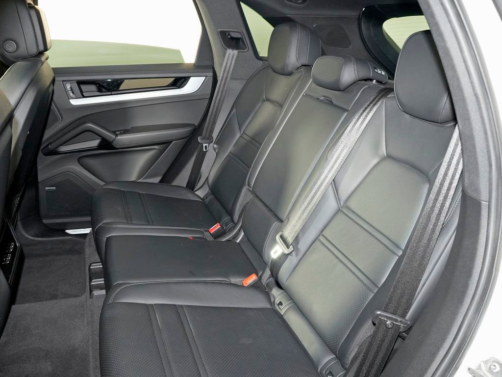 Certified 2024 Porsche Cayenne S w/ Premium Package Plus AWD/4WD image 34