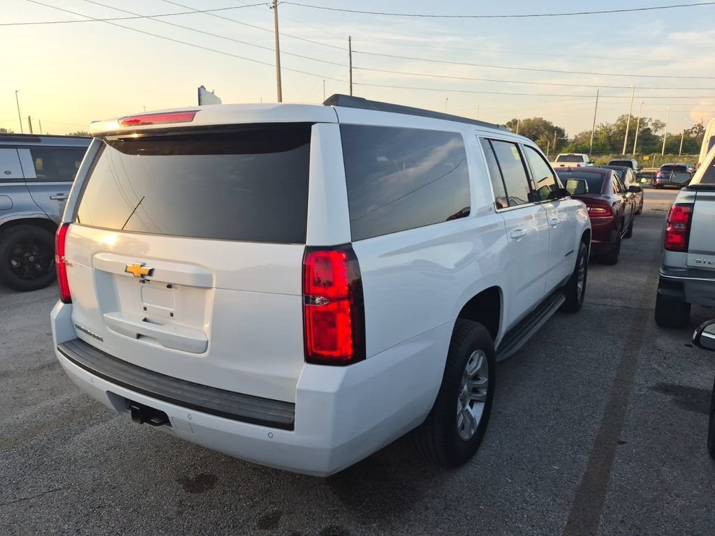 Used 2018 Chevrolet Suburban LT RWD image 2