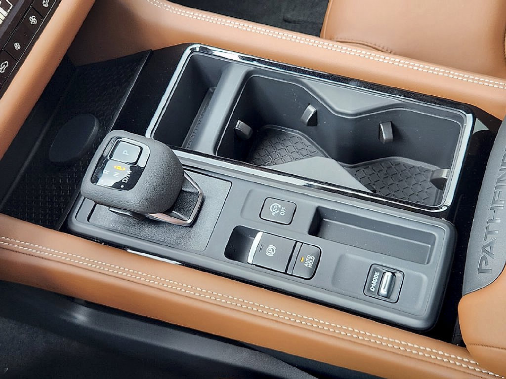New 2026 Nissan Pathfinder Platinum w/ Accent Package FWD image 20