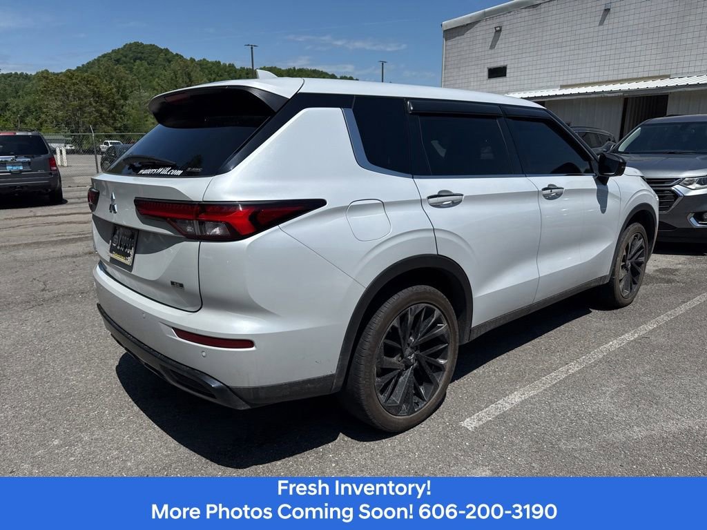 Used 2024 Mitsubishi Outlander SE Black Edition AWD/4WD image 4
