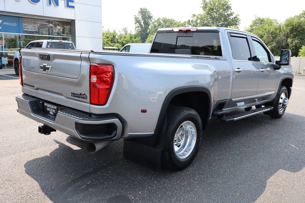 Used 2026 Chevrolet Silverado 3500 High Country w/ High Country Premium Package AWD/4WD image 3