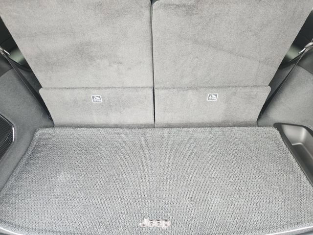 Used 2025 Jeep Grand Cherokee L Summit w/ Obsidian Package image 27