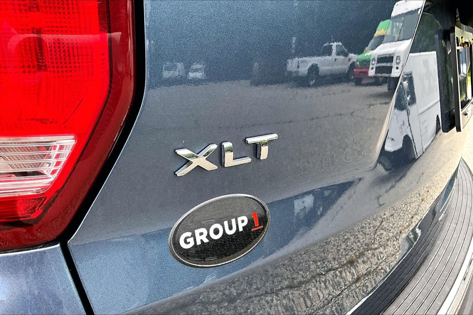 Used 2018 Ford Explorer XLT w/ Equipment Group 202A AWD/4WD image 10
