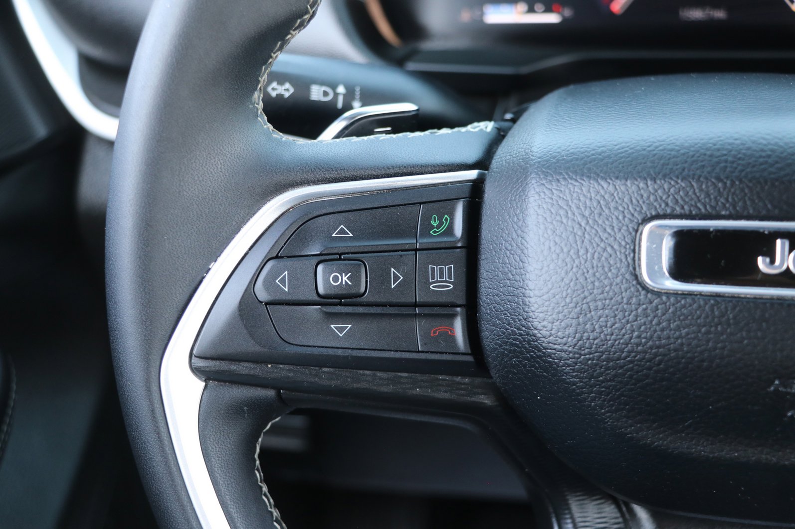 Used 2024 Jeep Grand Cherokee L Laredo AWD/4WD image 18