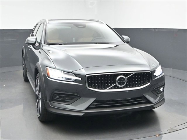 New 2026 Volvo V60 B5 Cross Country Ultra w/ Protection Package Premier image 2