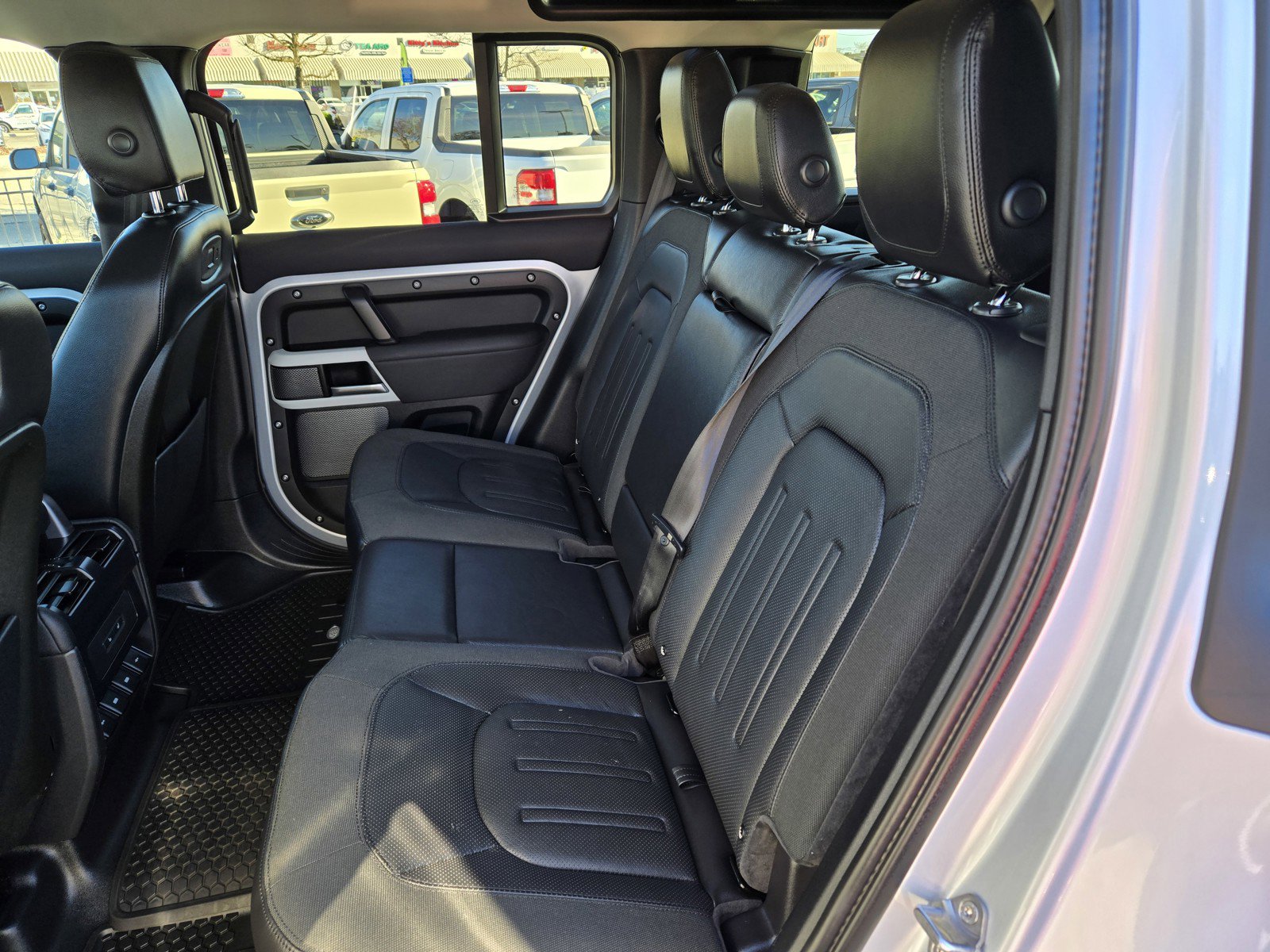 Used 2020 Land Rover Defender 110 SE image 7