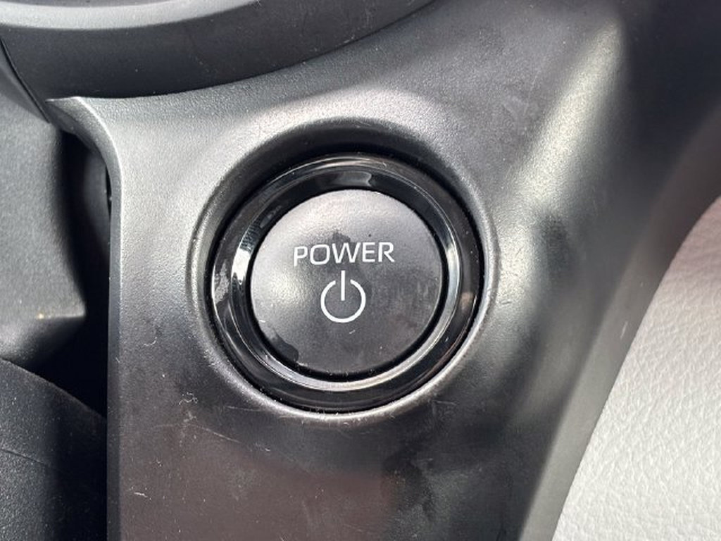 Used 2025 Toyota Sienna XLE FWD image 25