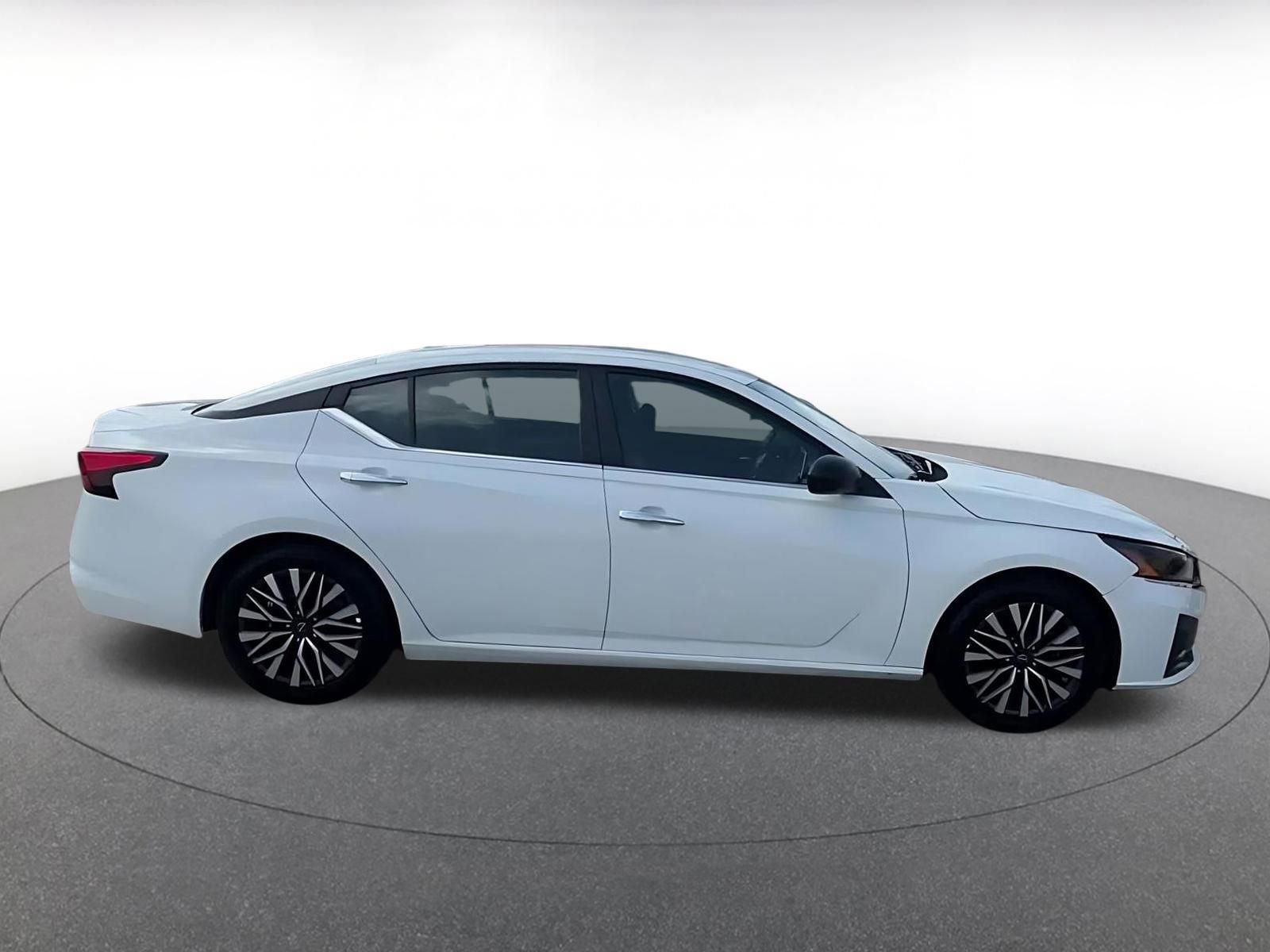 Used 2025 Nissan Altima 2.5 SV FWD image 16