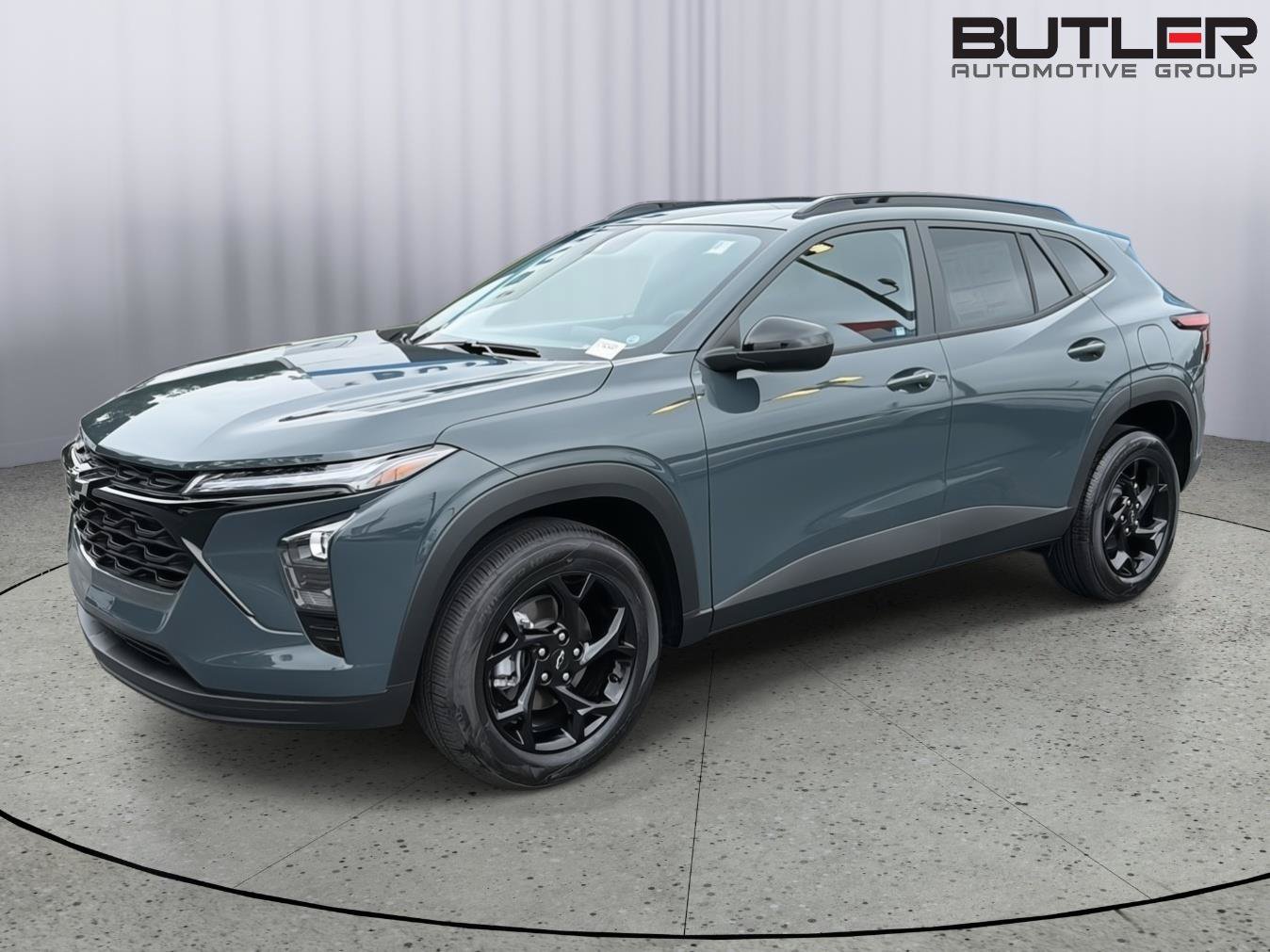 New 2026 Chevrolet Trax LT w/ Midnight Edition FWD image 2