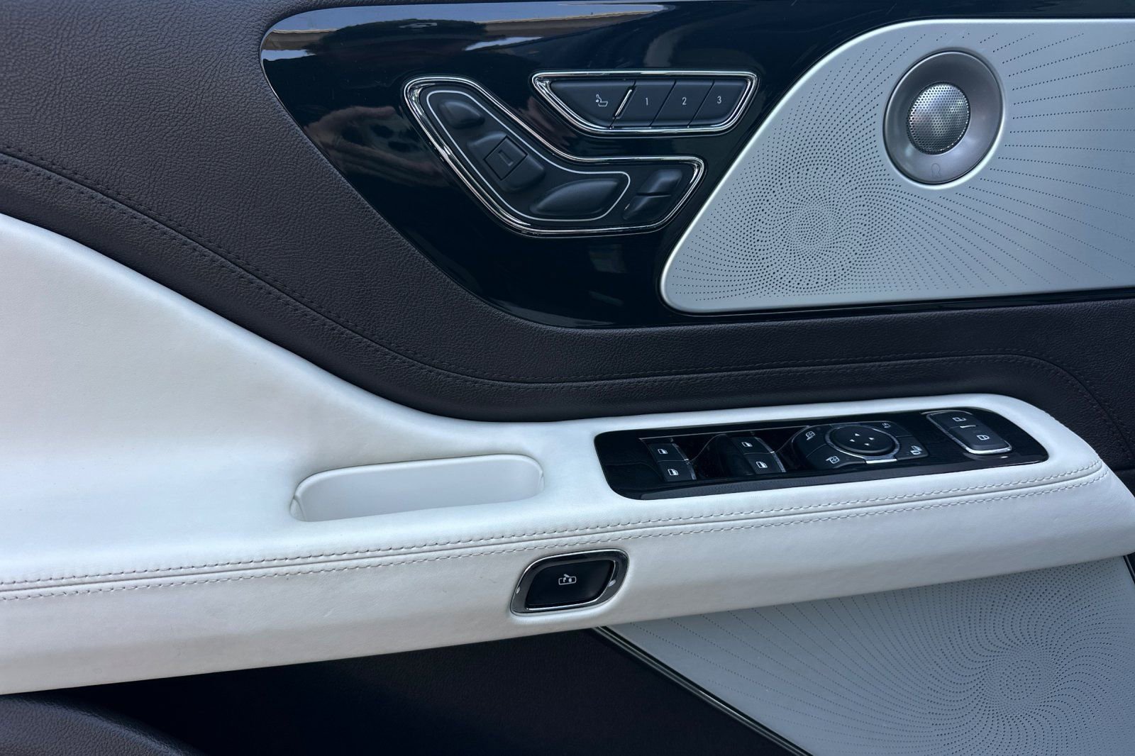 Certified 2024 Lincoln Aviator Black Label w/ Jet Package image 10