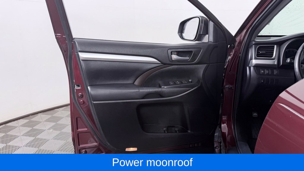 Used 2017 Toyota Highlander XLE AWD/4WD image 13