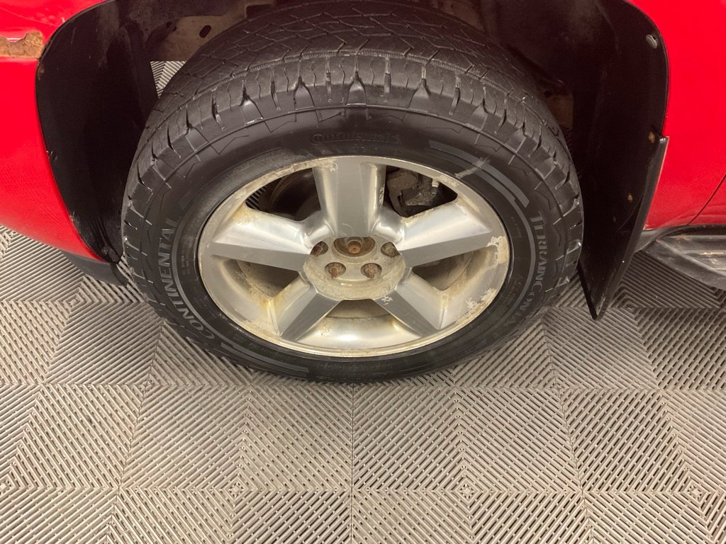 Used 2012 Chevrolet Avalanche LTZ AWD/4WD image 16