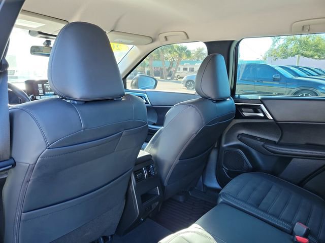 Used 2023 Mitsubishi Outlander SE image 15