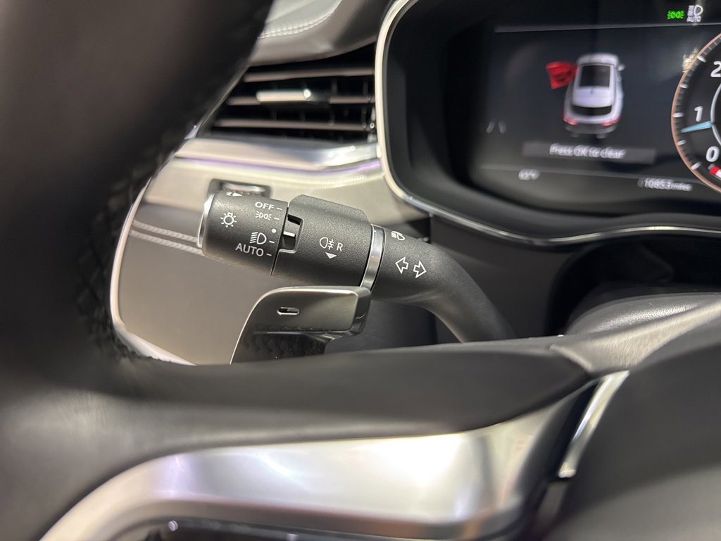 Used 2025 Jaguar F-PACE R-Dynamic S image 24