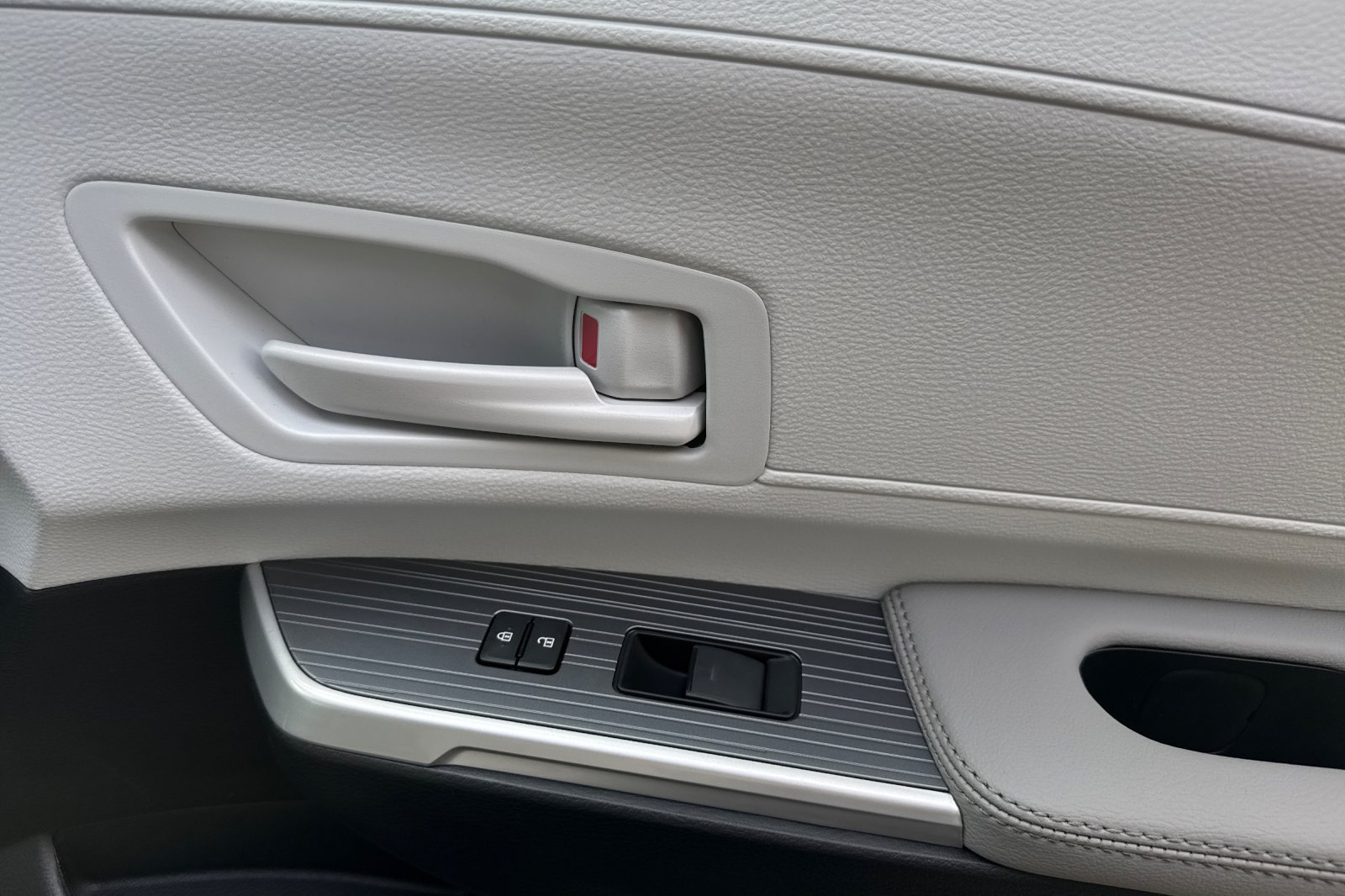 New 2026 Toyota Sienna LE FWD image 22