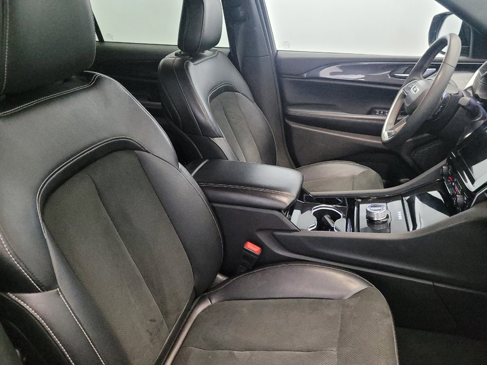 Used 2023 Jeep Grand Cherokee L Laredo AWD/4WD image 21