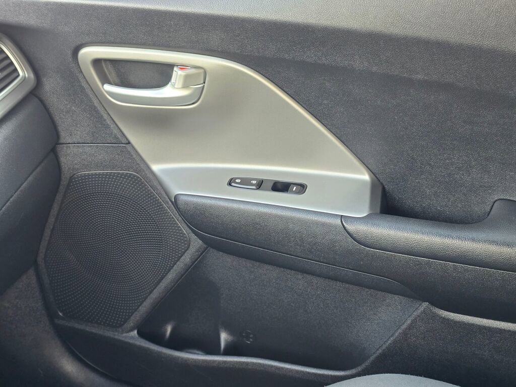 Used 2019 Kia Niro LX image 37