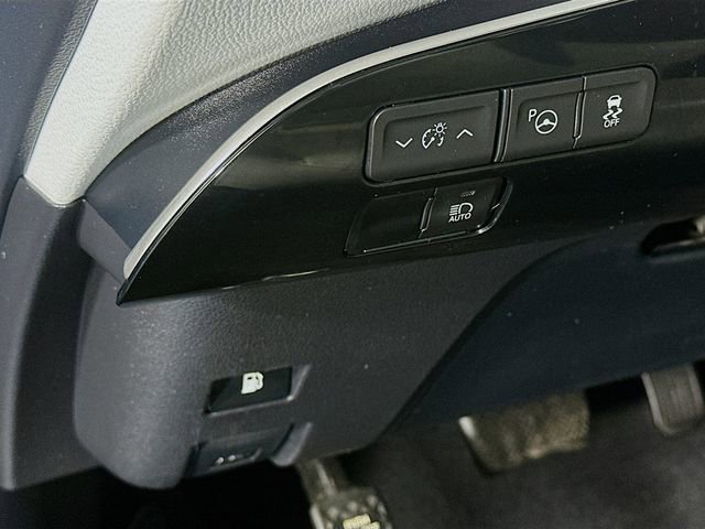 Used 2019 Toyota Prius XLE image 21