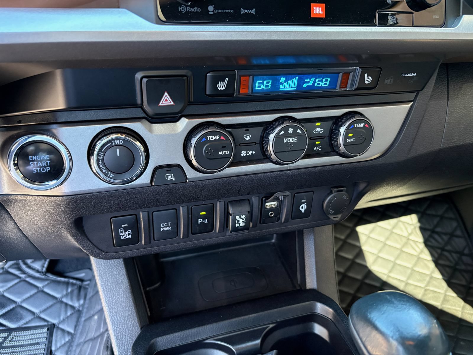 Used 2019 Toyota Tacoma Limited AWD/4WD image 30