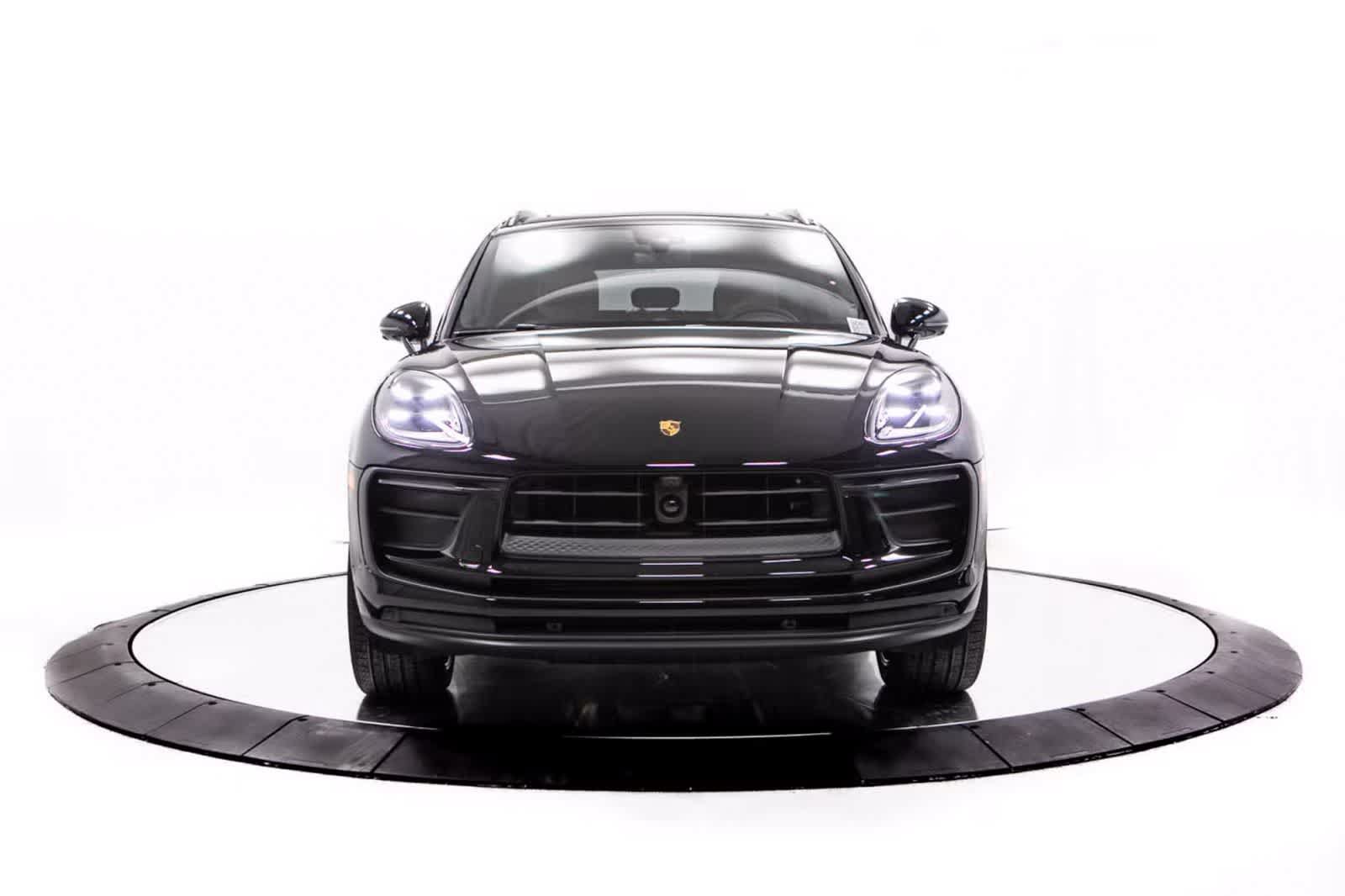 Certified 2026 Porsche Macan AWD/4WD image 10