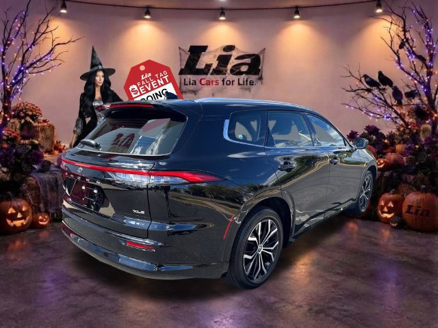 Used 2025 Toyota Crown Signia AWD/4WD image 3