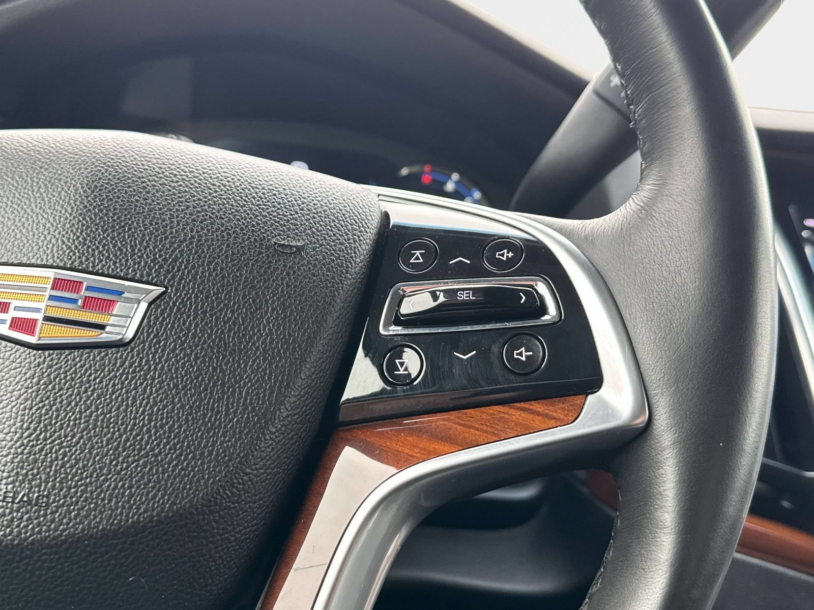 Used 2019 Cadillac Escalade Luxury AWD/4WD image 8
