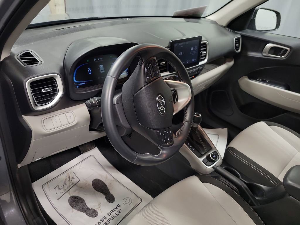 Used 2023 Hyundai Venue SEL image 13