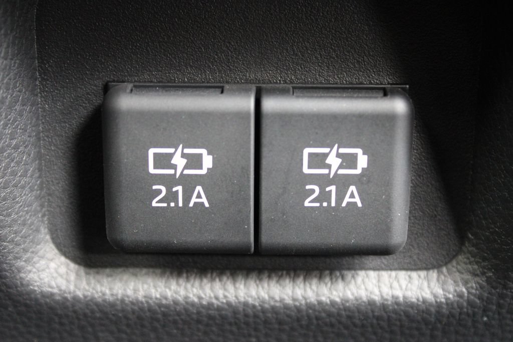 Used 2021 Toyota RAV4 XLE Premium AWD/4WD image 15