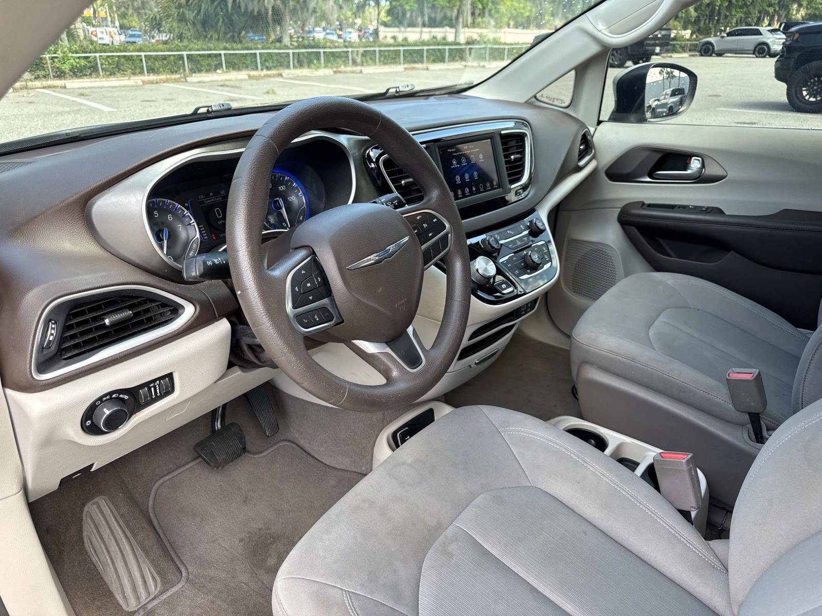 Used 2019 Chrysler Pacifica LX image 21