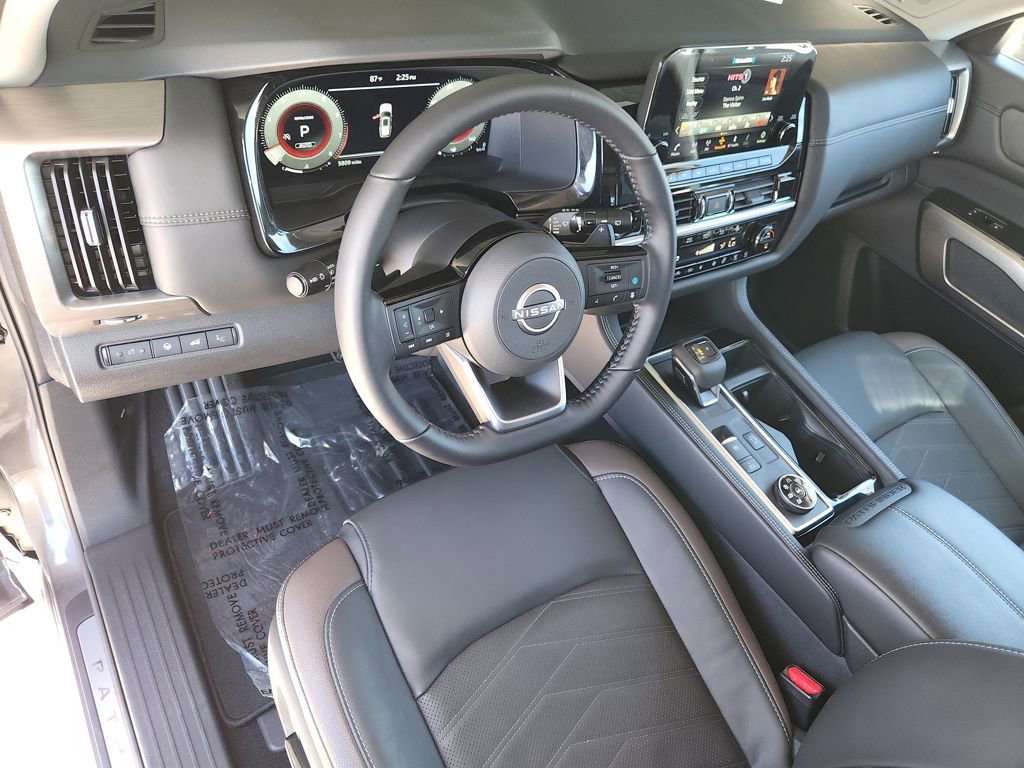 Used 2025 Nissan Pathfinder Platinum w/ Cargo Package image 11