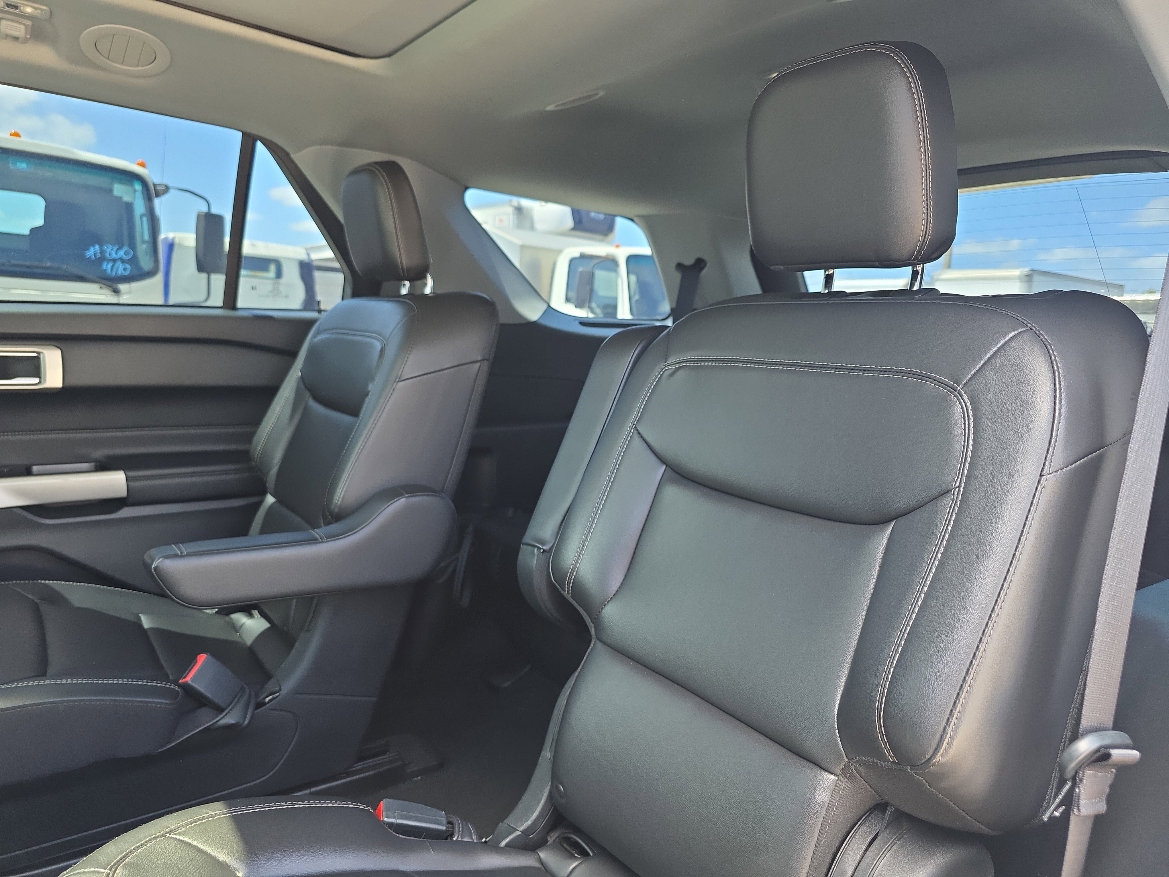 Used 2022 Ford Explorer XLT w/ Equipment Group 202A RWD image 16