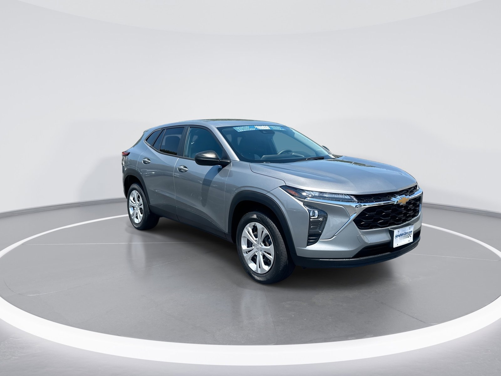 Used 2024 Chevrolet Trax LS w/ Driver Confidence Package FWD image 2