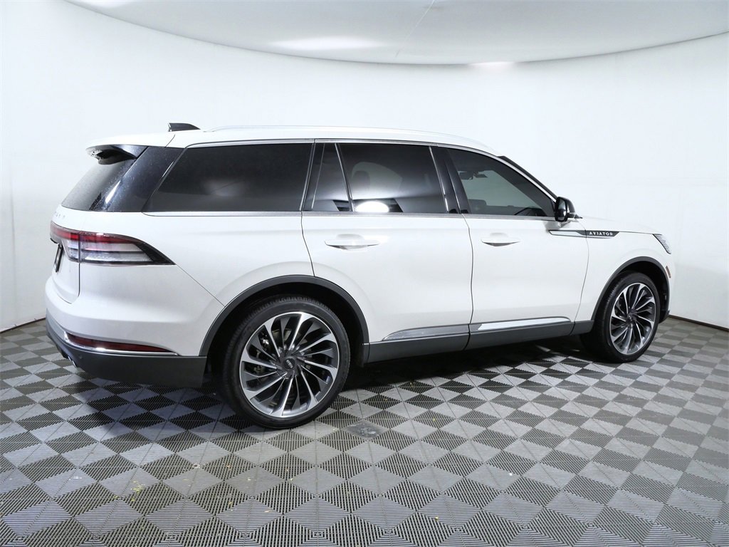 Certified 2025 Lincoln Aviator Reserve w/ Illumination Package image 9